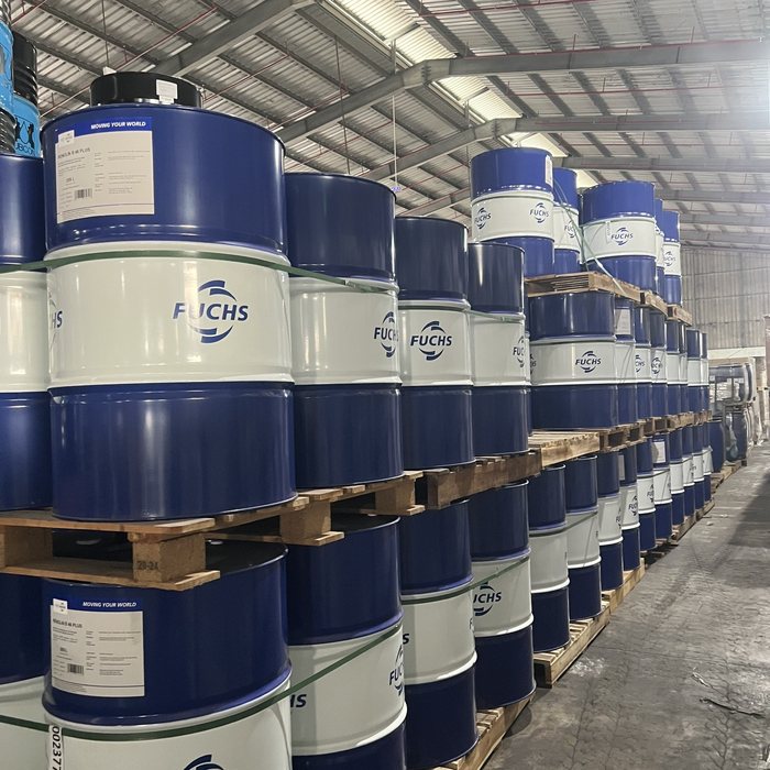 Thùng phuy FUCHS RENOLIN trong kho Hợp Tiến