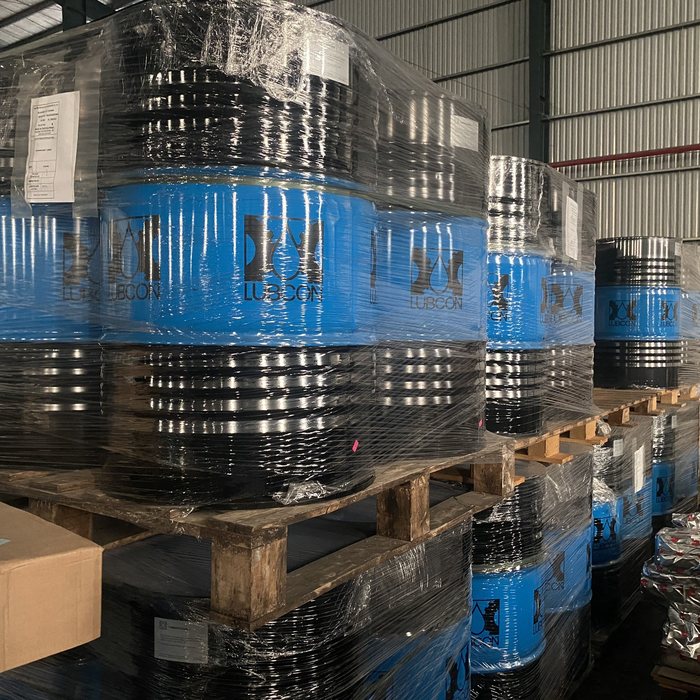 Xô dầu mỡ LUBCON trong kho Hợp Tiến